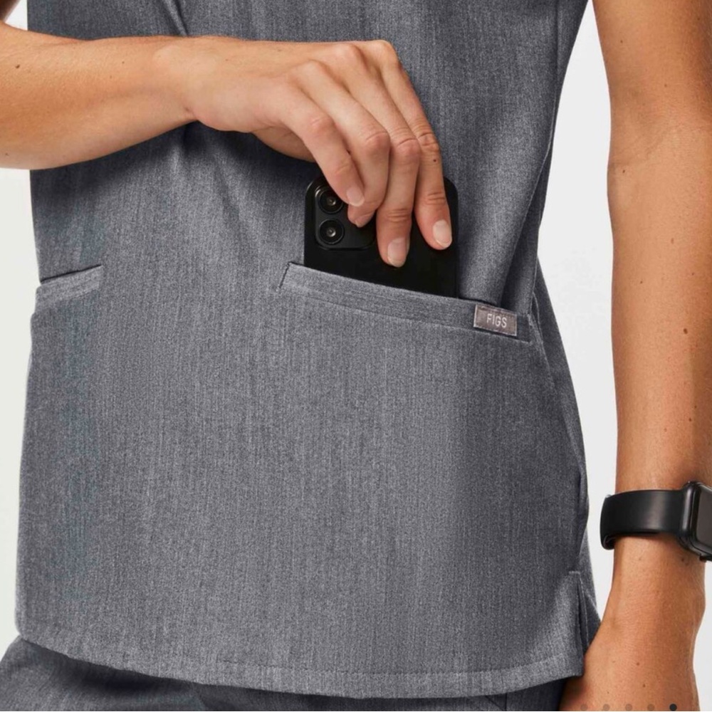 FIGS Scrub Casma Three-Pocket Scrub Top Graphite Size Large - Picture 2 of 11